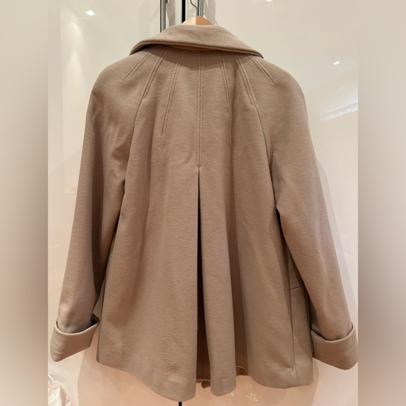 Trench Coat Beige/Cream Colour in Perfect Condition - Picture 4 of 4